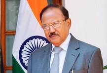 কাশ্মীরের রাস্তায় স্থানীয়দের সঙ্গে খাবার খেলেন ডোভাল, ঈদ উপলক্ষে শিথিল হতে পারে বিধিনিষেধ