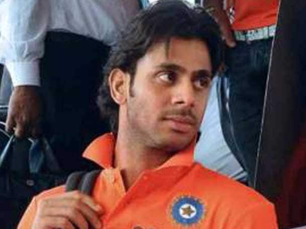 একটা সময় নাইট রাইডার্স দলে গম্ভীরের সঙ্গেই খেলতেন মনোজ। মনোজ বলেছেন, সুনীল নারইনকে দলে নেওয়ার কথা তিনিই ‘গৌতি ভাই’-কে বলেছিলেন।