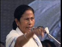 সন্ত্রাস নিয়ে রাজনীতি নয়, মৈত্রী এক্সপ্রেস বন্ধের হুমকির নিন্দায় মমতা