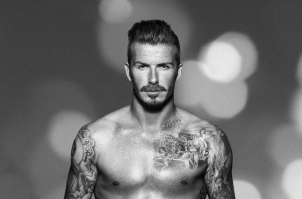 Football star David Beckham gets 6-month driving ban for using phone while driving car কানে ফোন, হাত স্টিয়ারিংয়ে! ট্রাফিক আইন ভেঙে জরিমানা বেকহ্যামের, ৬ মাস ব্রিটেনে গাড়ি চালাতে পারবেন না ফুটবল তারকা