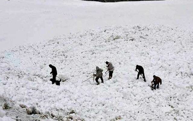 Three soldiers killed in avalanche in Machhil কাশ্মীরে তুষারধসে মৃত ৩ সেনা জওয়ান, আহত ১