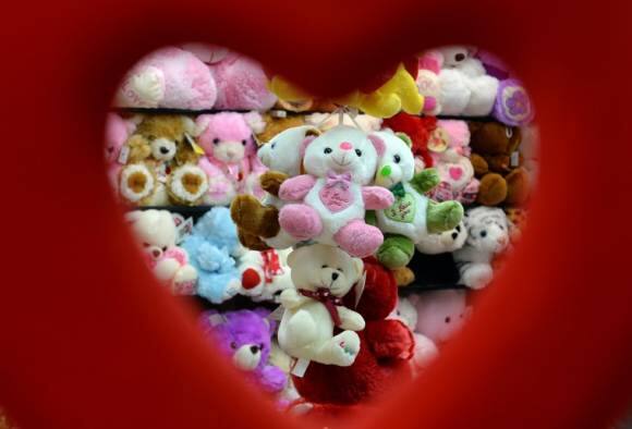 Pak Court Bans Valentines Day Celebration 'অ-ইসলামিক', দেশে ভ্যালেন্টাইন্স ডে পালনে নিষেধাজ্ঞা পাক আদালতের