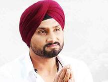 আম্রপালি গ্রুপের বিজ্ঞাপনের জন্য ক্রেতাদের তোপের মুখে হরভজন, জড়ালেন ট্যুইট-যুদ্ধে