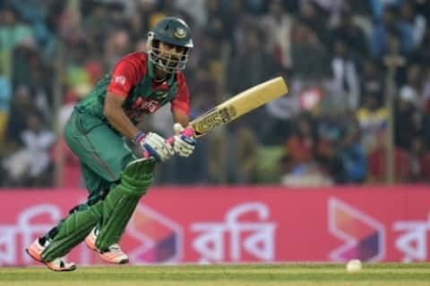 এশিয়া কাপ: ভাঙা কব্জি নিয়ে এক-হাতে ব্যাট করে প্রশংসা পেলেন তামিম