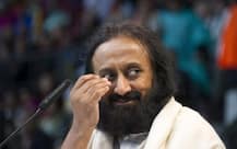 অযোধ্যা ইস্যুতে শ্রী শ্রী রবিশঙ্করের সঙ্গে দেখা করে মন্দির নির্মাণে সমর্থনের কথা জানালেন শিয়া ওয়াকফ বোর্ড প্রধান