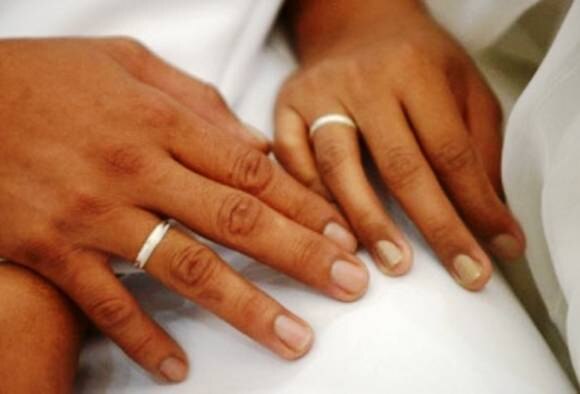 Chinese woman pays 5 million Yuan to marry man 15 yrs younger ১৫ বছরের ছোট তরুণকে বিয়ে করতে ৫০ লক্ষ ইউয়ান দিলেন চিনা মহিলা