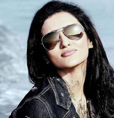 সালোনিও কলকাতারই মেয়ে। তাঁর জন্ম ও বেড়ে ওঠাও এখানেই। অভিনেত্রী হওয়ার স্বপ্ন নিয়েই মুম্বই পাড়ি দেন তিনি। প্রথম ‘ফিরাঙ্গি বউ’ ছবিতে অভিনয় করেন তিনি। এরপর ‘আহট’ ও বর্তমানে ‘সন্তোষী মা’ ধারাবাহিকে ‘প্রিয়া’-র ভূমিকায় অভিনয় করছিলেন তিনি। 