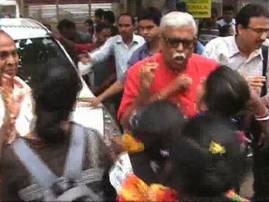 Vc Of Cu Sugata Marjit Manhandled By Section Of Agitating Student At Vivekananda Womens College শিক্ষায় নৈরাজ্য, বিবেকানন্দ মহিলা কলেজে  উপাচার্য সুগতকে ঘিরে বিক্ষোভ, ধাক্কা ছাত্রীদের