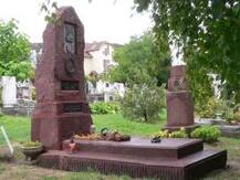 অধ্যক্ষকে অবসরের দিন প্রতীকী ‘কবর’ উপহার! অভিযুক্ত এসএফআই সদস্যরা