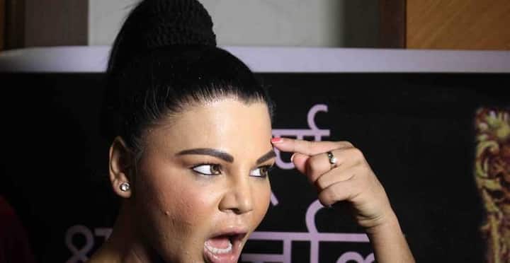 কিন্তু আর্থিক সঙ্গতি নেই, এমন কারও পক্ষে সিলিং পাখা থাকতে আরেকটা ফ্যান কেনা কি সম্ভব? রাখী বলছেন, গরিব লোকেরা নতুন টেবিল ফ্যান কিনতে না পারলে জানান। আমরা ৫ হাজার পাখা কিনে দেওয়ার ব্যবস্থা করব! দেখা যাক, প্রধানমন্ত্রী কী করেন?