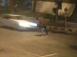 Hit Run Case Watch Speeding Mercedes Driven By Minor Hits Man In Delhi ভিডিওতে দেখুন: গাড়ির চালকের আসনে নাবালক, মার্সিডিজের ধাক্কায় ২০ ফুট দূরে ছিটকে পড়ে মৃ্ত্যু এক ব্যক্তির