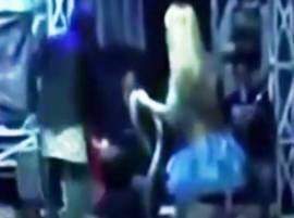 গোখরোর কামড় খেয়েও নাচ, অবশেষে মঞ্চেই লুটিয়ে পড়ে মৃত্যু পপ তারকার Watch Popstar Carries On Performance Despite Being Bitten By Cobra Collapses Dies On Stage গোখরোর কামড় খেয়েও নাচ, অবশেষে মঞ্চেই লুটিয়ে পড়ে মৃত্যু পপ তারকার