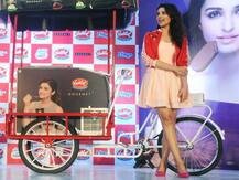 একটি আইসক্রিম প্রস্তুতকারক সংস্থার প্রচারে পরিনীতি চোপড়া