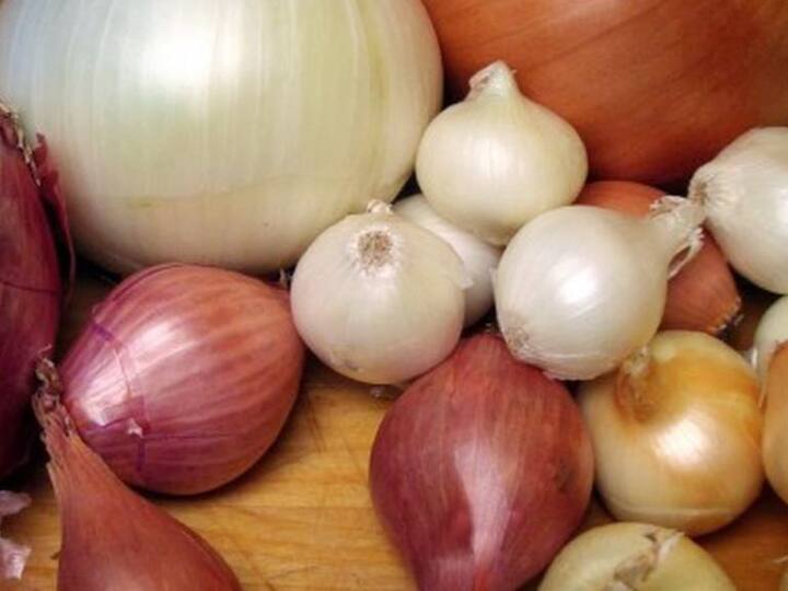 দাঁতের ক্ষয় রোধ করার ক্ষেত্রেও পেঁয়াজ অত্যন্ত উপকারী।স্মৃতিশক্তি বাড়াতে সাহায্য করে ও চুল পড়া বন্ধ করে পেঁয়াজ।পেঁয়াজ শরীরকে গরমে তাজা রাখে। যৌন জীবনও উপভোগ্য করে। তবে যৌনতার ঠিক আগে কাঁচা পেয়াজ খাওয়া ঠিক নয়।