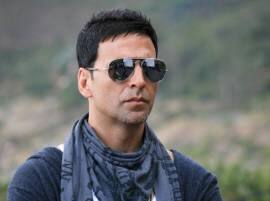 Akshay Kumar Delayed At Heathrow Airport হিথরোয় আটকানো হয়েছে অক্ষয়কে? অস্বীকার টিমের