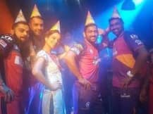 বিজ্ঞাপনের শ্যুটে ধোনি, কোহলির সঙ্গে কঙ্গনা