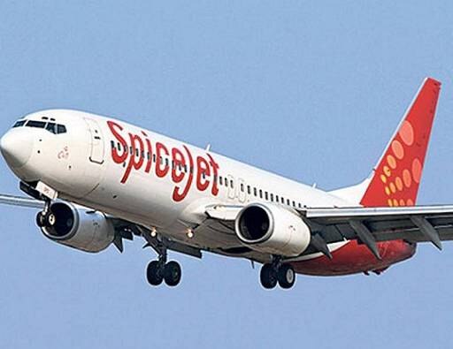 Spicejet Aircraft Lands Under Emergency Conditions ১৭৬ যাত্রী নিয়ে স্পাইসজেট বিমানের জরুরি অবতরণ দিল্লি বিমানবন্দরে