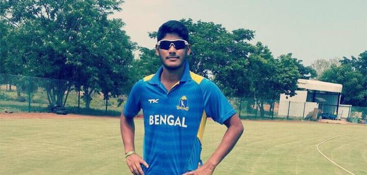 ২৩ বছরের ঋত্বিক নিজেকে অল রাউন্ডার বলেই দাবি করেন। এরপর বাংলার হয়েও খেলতে চান তিনি। তিনি বলেন, আমি স্বপ্ন দেখি একদিন টিম ইন্ডিয়ার হয়ে খেলব। 