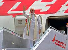 বিদেশ সফরে সময় বাঁচাতে বিমানেই ঘুমিয়ে নেন মোদী