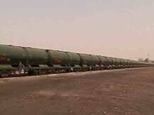 জলভর্তি ওয়াগন নিয়ে খরা বিধ্বস্ত লাতুরে রওনা মালবাহী ট্রেনের