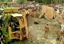 কেরল: ২৩ কিমি পথ পেরিয়ে প্রতিদিন, ধ্বংসস্তুপে ছেলের লাশ হাতড়ে চলেছেন শন্মুঘানাথন