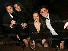 সিগারেটে সুখটান দিয়ে পার্টি বিগ বি-র নাতনি নভ্য নাভেলি-র