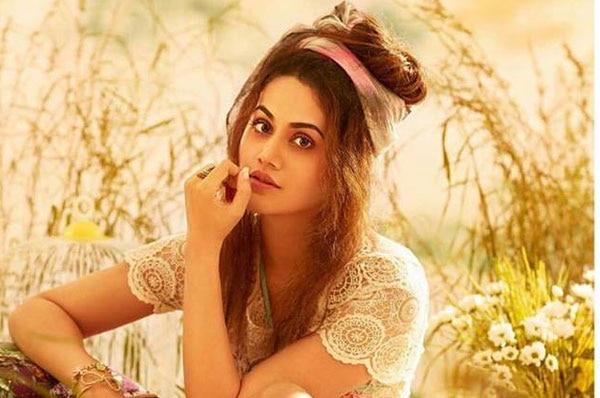 কথাটা শুনে হেঁয়ালির মনে হতে পারে কিন্তু এটাই সত্যি। আপনি যদি তারকাদের নাম দিয়ে ইন্টারনেটে সার্চ করেন, তাহলে বহু সার্চ রেজাল্ট এমন আসে, যেখানে লুকিয়ে থাকে ভাইরাস বা ম্যালওয়ারের ঝুঁকি। আর সবথেকে বেশি ঝুঁকিপূর্ণ সাইট সার্চ রেজাল্টে আসে, উপরের চার তারকার নাম দিয়ে সার্চ করলেই। সাইবার নিরাপত্তা সংস্থা ম্যাকাফি সম্প্রতি এই তথ্য দিয়েছে।