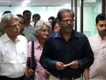 ভােট সন্ত্রাস: ওরকম তো স্কুলের খেলাতেও হয়! সওয়াল তৃণমূলপন্থী বিদ্বজ্জনদের