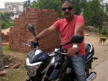 রাতভর বোমাবাজি-গুলি লড়াই, উত্তপ্ত পাড়ুই, সাসপেন্ড ওসি