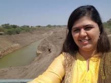 খরা কবলিত লাতুরে গিয়ে নিজস্বী তুলে বিতর্কে মন্ত্রী পঙ্কজা মুণ্ডে