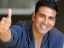 মেয়ের জন্মদিনে কুমীর সেজে সুইমিংপুলে সাঁতার দিলেন অক্ষয়