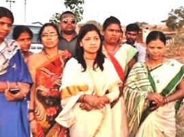 Women Activists Enter Trimbakeshwar Temples Inner Sanctum ত্র্যম্বকেশ্বর মন্দিরের গর্ভগৃহে ঢুকে পুজো দিলেন মহিলারা