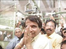 মুম্বইয়ের লোকাল ট্রেনে প্রভু