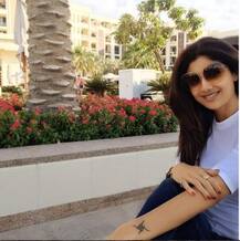 স্বামী রাজ কুন্দ্রা ও ছেলে ভিয়ানের সঙ্গে আবু ধাবিতে ছুটি কাটাচ্ছেন শিল্পা শেট্টি