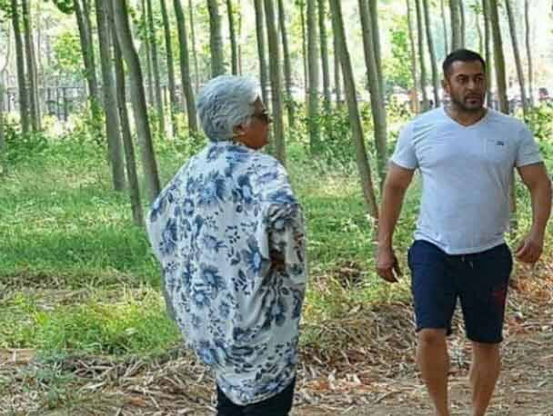 ছুটির মেজাজে বীনা-সলমন