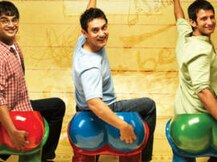 পর্দায় ফিরছে ‘থ্রি ইডিয়টস্’! এক ফ্রেমে আমির-মাধবন-শরমান