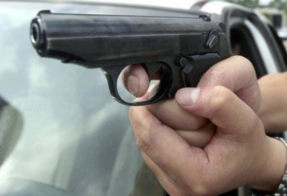 Youth Shoots Self After Firing At Former Wife Her Friend দিল্লিতে তরুণী ও সঙ্গীর ওপর হামলার পর নিজেকেও গুলি প্রাক্তন স্বামীর