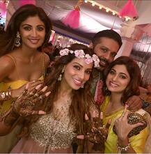 বিপাশার মেহেন্দি উৎসবের কিছু ছবি...