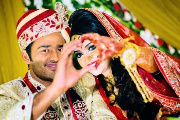 ১১ বছরের মেয়েটি শাহদাত ও তাঁর স্ত্রীর বিরুদ্ধে অভিযোগ দায়ের করে। সস্ত্রীক গ্রেফতার হন শাহদাত। ক্রিকেট থেকেও নির্বাসিন হন শাহদাত।