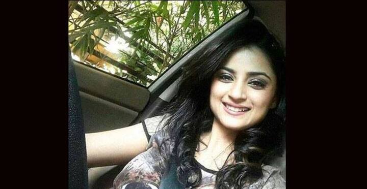 মদিরাক্ষী মুন্ডল: সিয়া কে রাম-এ সীতার ভূমিকায় অভিনয় করা মদিরাক্ষী টিভি ইন্ডাস্ট্রির নয়া চেহারা। এর আগে একটি তামিল ছবি করেছেন। ভালবাসেন গাড়ি চালাতে
