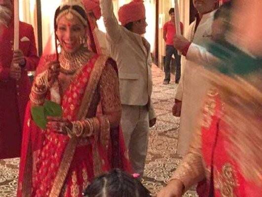 করণ সিংহ গ্রোভারের সঙ্গে সমস্ত আচার অনুষ্ঠান মেনে বিয়ে করলেন বলিউড অভিনেত্রী বিপাশা বসু