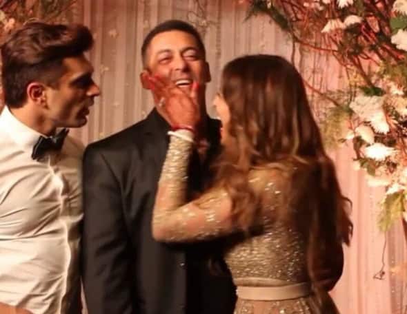 স্মাইল প্লিজ