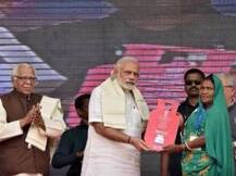 বিনামূল্যে এলপিজি সংযোগ প্রকল্পের সূচনা করলেন প্রধানমন্ত্রী