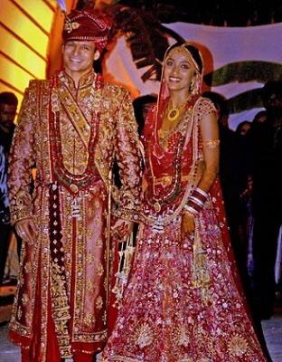 প্রিয়ঙ্কা আলভা ও বিবেক ওবেরয়: ২০১০-এ বিবেক বিয়ে করেন রাজনীতিক জীবরাজ আলভার মেয়ে প্রিয়ঙ্কাকে। মণ্ডপসজ্জায় ফুলের সঙ্গে ব্যবহার হয় ২,৫০০ স্বরোভস্কি স্ফটিক। আনানো হয় ইতালি ও চেক প্রজাতন্ত্র থেকে। বিয়ের খরচ পড়ে কয়েক কোটি টাকা