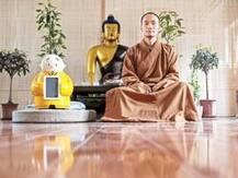 ভিক্ষু রোবটের গলায় বুদ্ধং শরণং