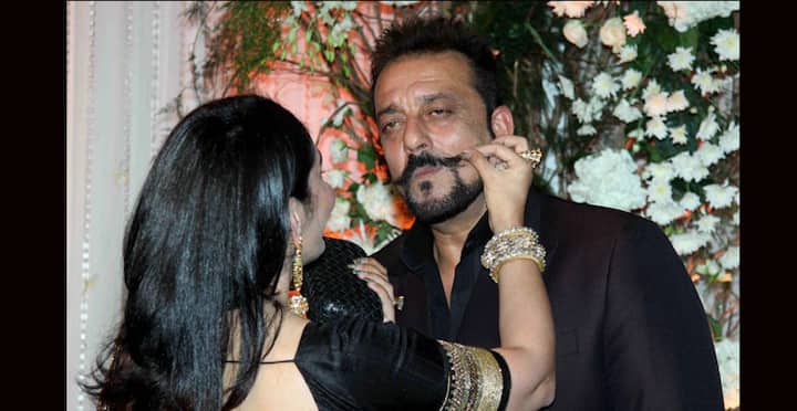 বিপাশার বিয়ের অনুষ্ঠানে তো সঞ্জয়ের গোঁফ ঠিক করতে ব্যস্ত ছিলেন মান্যতা