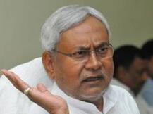 নীতীশকে চপ্পল ছুঁড়তে গিয়ে গ্রেফতার যুবক