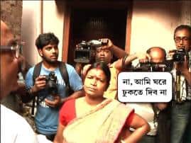 Mayor Sovan Chatterjee Face Public Ire While Visiting Attacked Childs Home In Haridevpur হরিদেবপুর: আক্রান্ত শিশুর বাড়িতে গিয়ে ক্ষোভের মুখে, বেরিয়ে অভিযুক্তকে সঙ্গে নিয়ে সভা, বিতর্কে শোভন