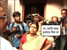 হরিদেবপুর: আক্রান্ত শিশুর বাড়িতে গিয়ে ক্ষোভের মুখে, বেরিয়ে অভিযুক্তকে সঙ্গে নিয়ে সভা, বিতর্কে শোভন