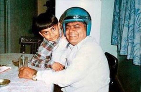 ২০০৬ সালে বিরাট যখন রঞ্জি ট্রফি খেলছেন কর্নাটকের বিরুদ্ধে, সেই সময় ম্যাচের আগের দিন তাঁর বাবা মারা যান। কিন্তু তারপরেও ম্যাচ ছেড়ে যাননি বিরাট। পরের দিন ম্যাচে তাঁর ব্যাট থেকে আসে রানের ঝড়। তিনি ৯০ রান করেন কর্নাটকের বিরুদ্ধে